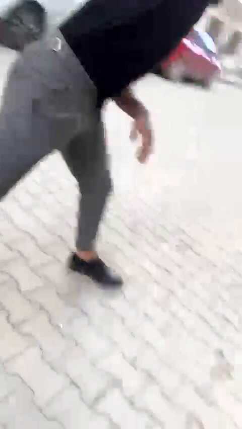 Eşinin 5 yaşındaki çocuğu ile masaj salonunda çalıştığını öğrenen baba ortalığı birbirine kattı