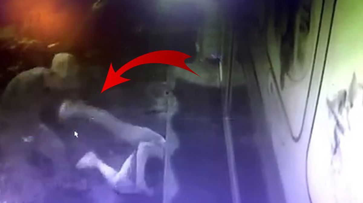 Gözü dönen adam, eski nişanlısını pompalı tüfekle darbetti