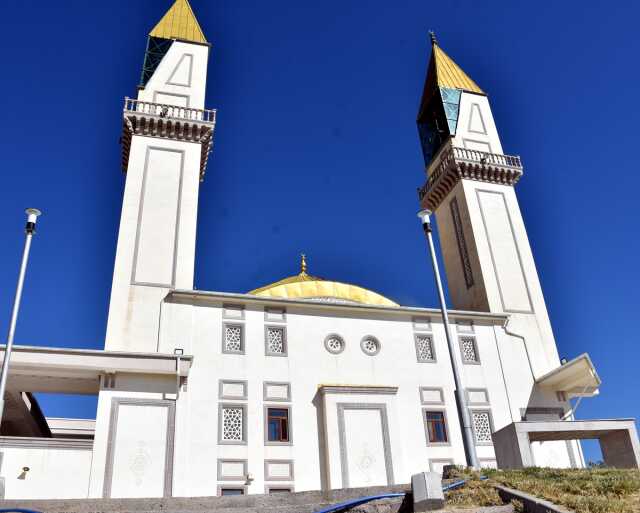 Gökyüzünden bakıldığında 'Allah' lafzı görünen cami! 8 yılda tamamlandı, 22 ekimde açılacak Gökyüzünden bakıldığında 'Allah' lafzı görünen cami! 8 yılda tamamlandı, 22 ekimde açılacak