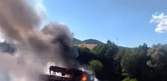 Bingöl'de Vinçli Kamyonun Çarpışması Sonucu Yangın Çıktı