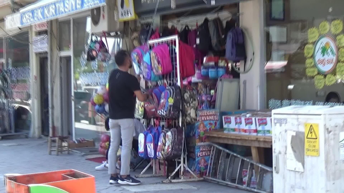 Iğdır\'da Kırtasiye Esnafı, Marketlerin Kırtasiye Ürünleri Satmasına Tepki Gösterdi