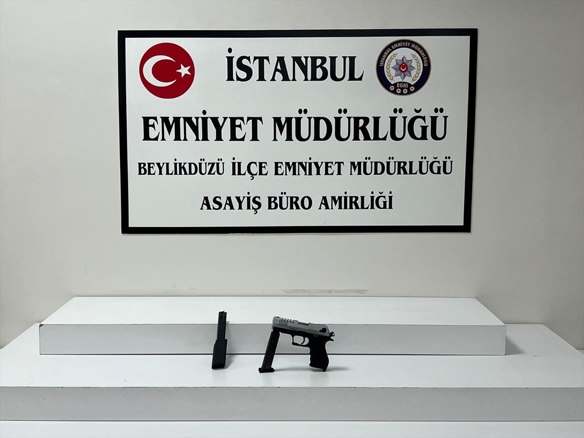 Beylikdüzü\'nde Kurusıkı Tabancayla Ateş Açan Şüpheliler Gözaltına Alındı