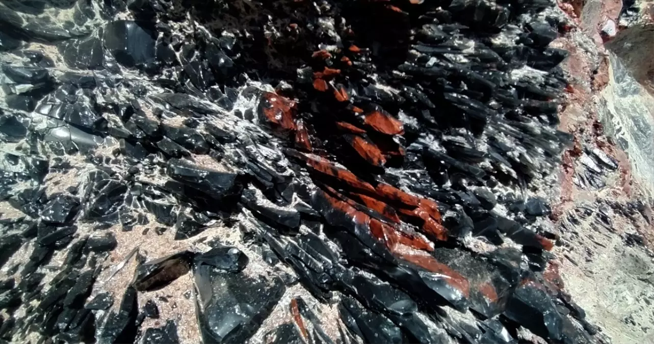 Sarıkamış\'ta Obsidiyen Yatakları Bulunuyor