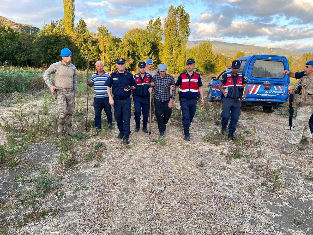 Tokat\'ın Niksar ilçesinde kaybolan yaşlı adam jandarma tarafından bulundu