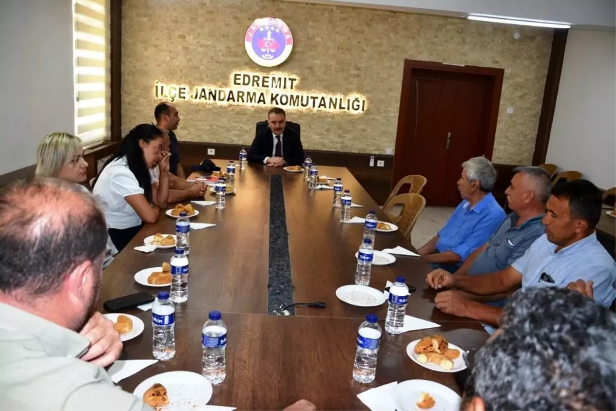 Edremit Kaymakamı Mahalle Muhtarlarıyla Değerlendirme Toplantısı Gerçekleştirdi