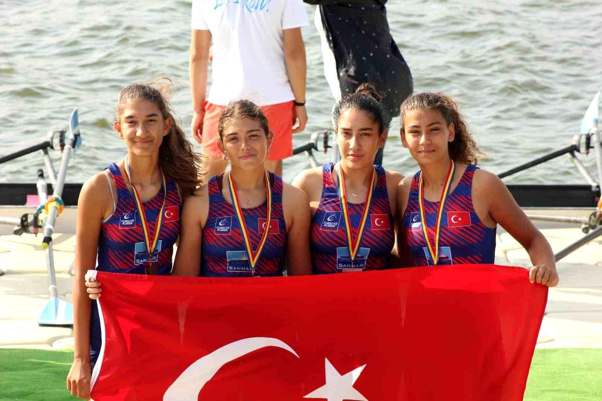 Türkiye Kürek Milli Takımı Balkan Şampiyonası\'nda 16 madalya kazandı