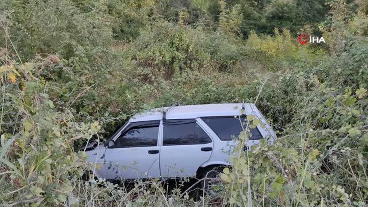 İnegöl\'de lastiği patlayan otomobil şarampole uçtu, 4 kişi yaralandı