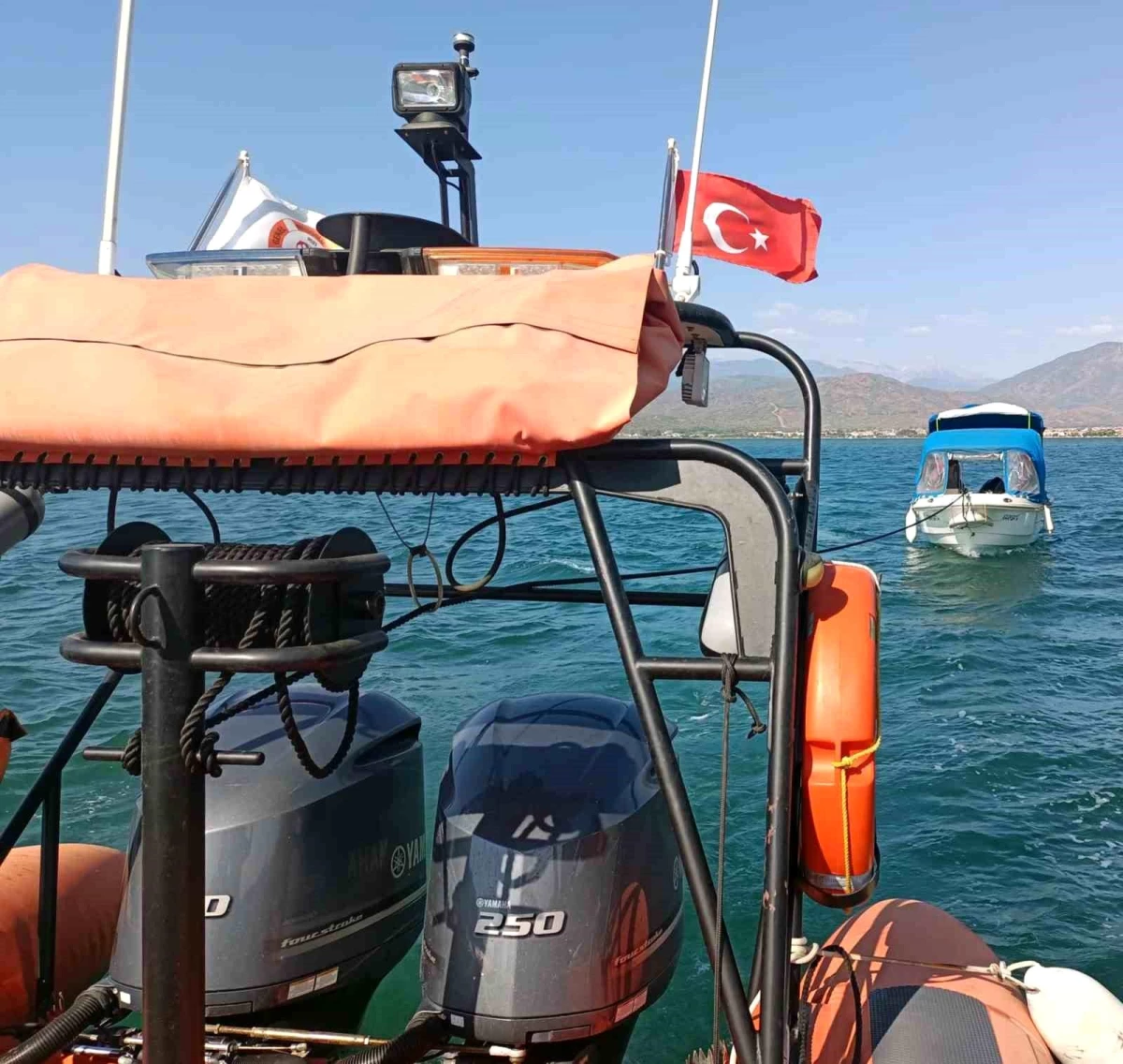 Fethiye\'de Arızalanan Tekne Kıyı Emniyet Ekipleri Tarafından Kurtarıldı