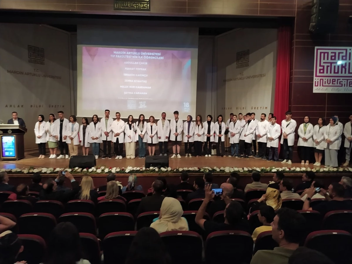 Mardin Artuklu Üniversitesi Tıp Fakültesi\'nin İlk Öğrencileri Beyaz Önlüklerini Giydi