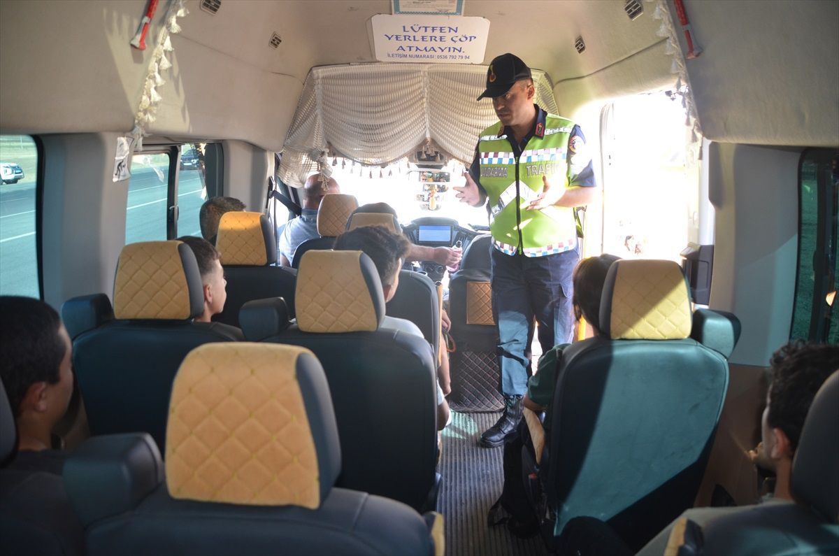 Muş Jandarma Komutanlığı, okul servislerini denetledi