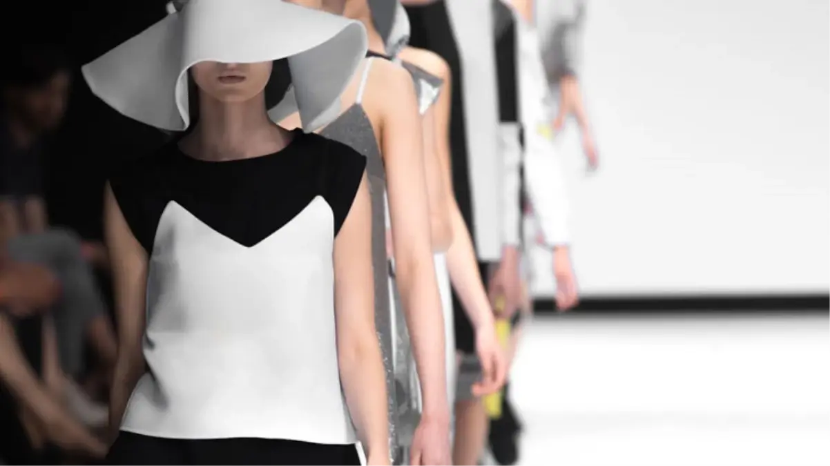 Paris Moda Haftası'nda sergilenecek koleksiyon gasbedildi