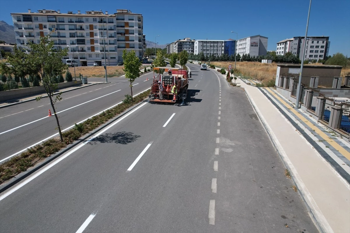 Seydişehir Belediyesi Yol Çizgileme Çalışmalarına Başladı