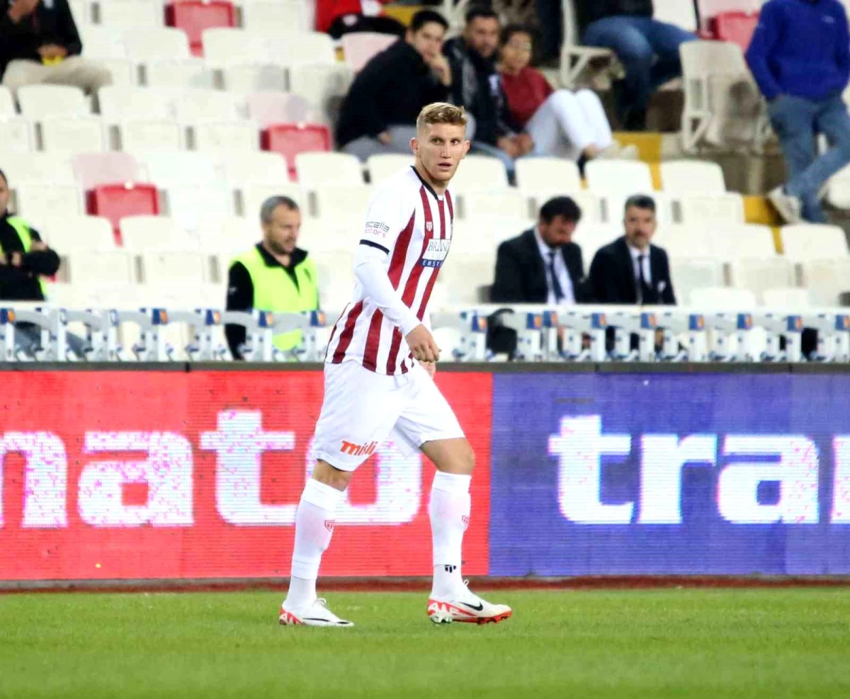 Burak Kapacak, Sivasspor formasıyla ilk maçına çıktı