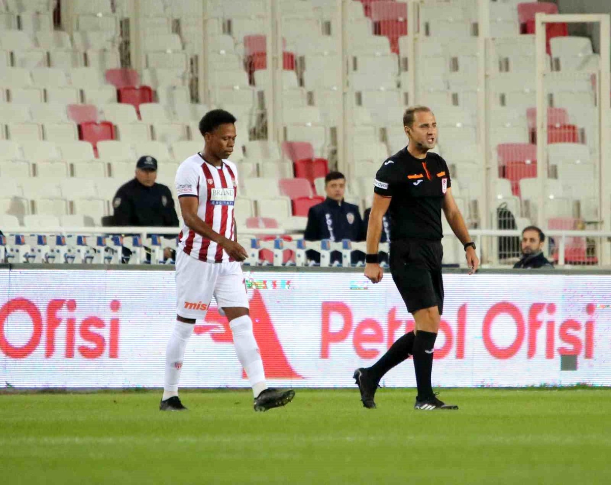 Clinton N\'Jie, MKE Ankaragücü maçında kırmızı kart gördü