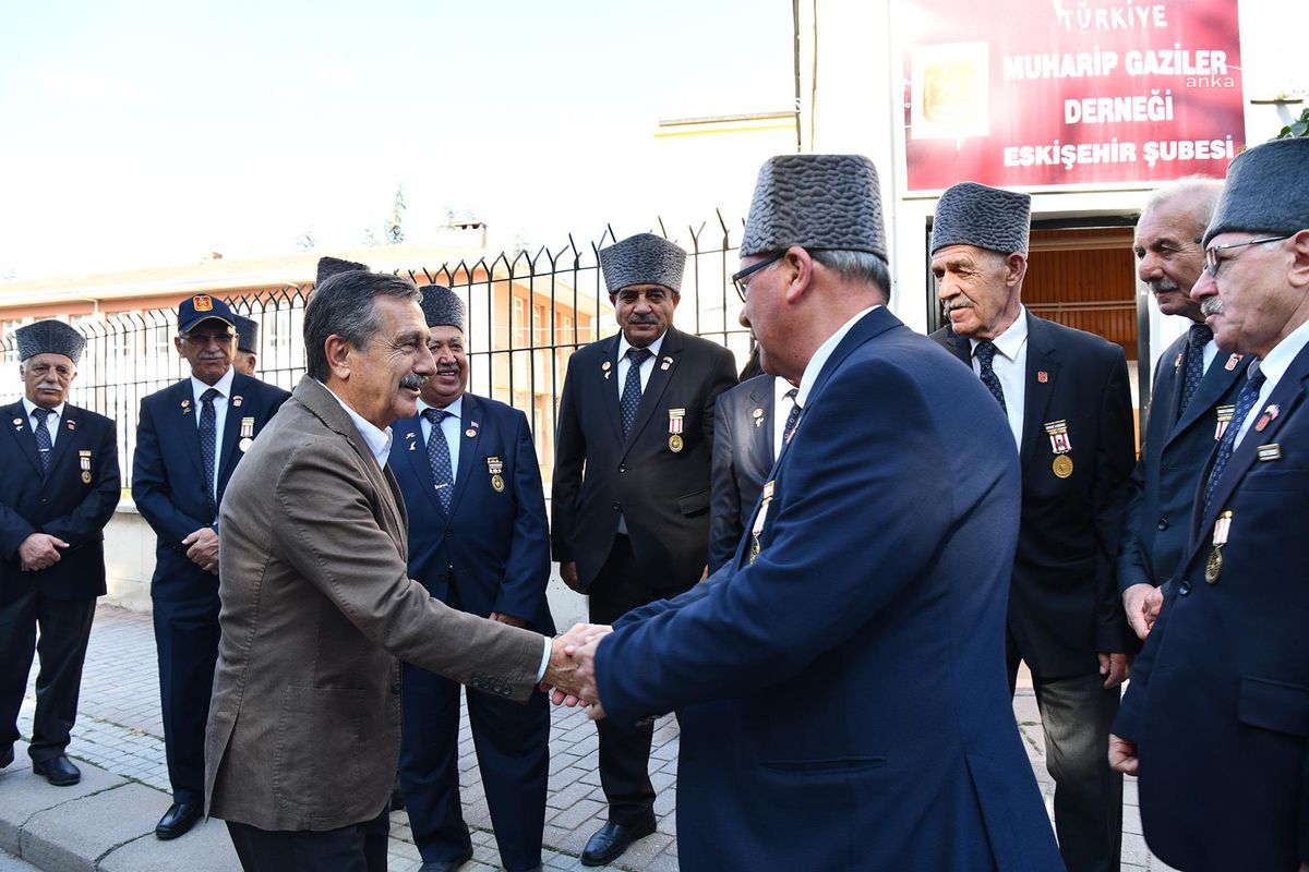 Tepebaşı Belediye Başkanı Ataç\'tan Gazilere Ziyaret