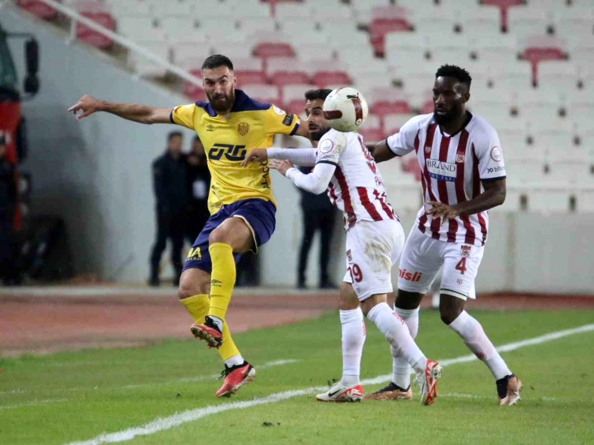 E.Y Sivasspor ile MKE Ankaragücü arasındaki maç 1-1 berabere sonuçlandı