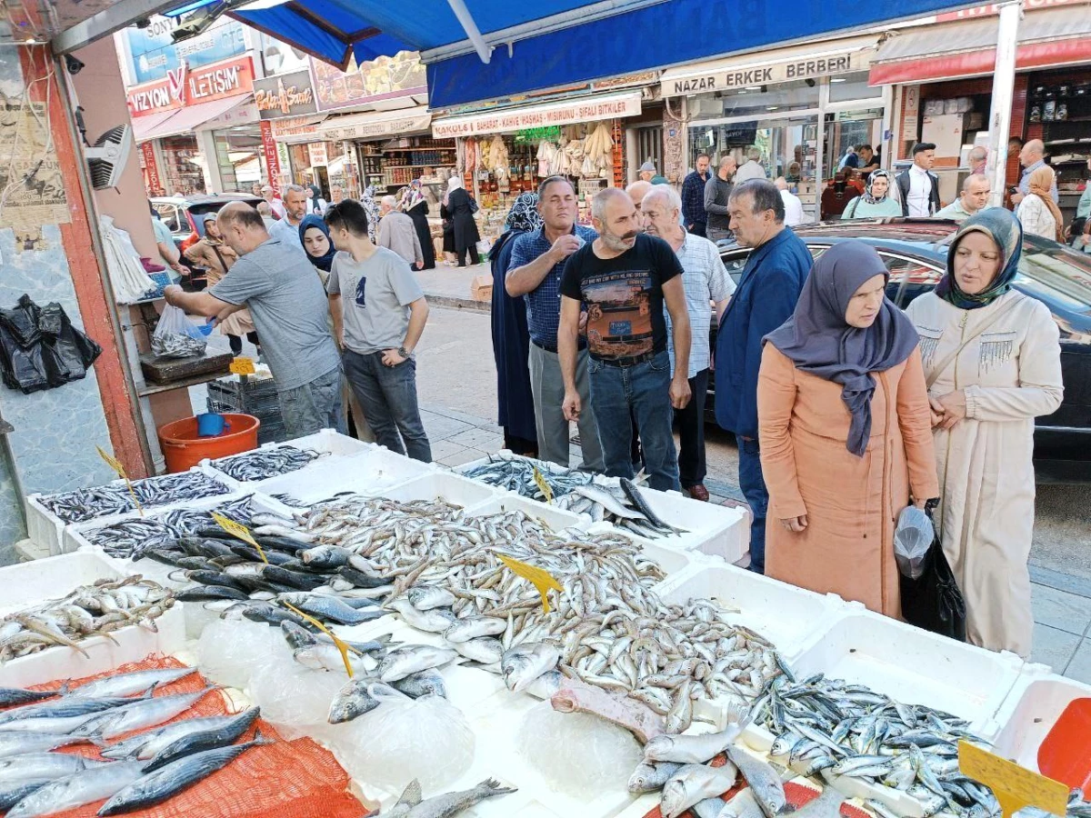 Samsun\'da Balık Fiyatları Ucuzlayınca Vatandaşlar Yarıştı