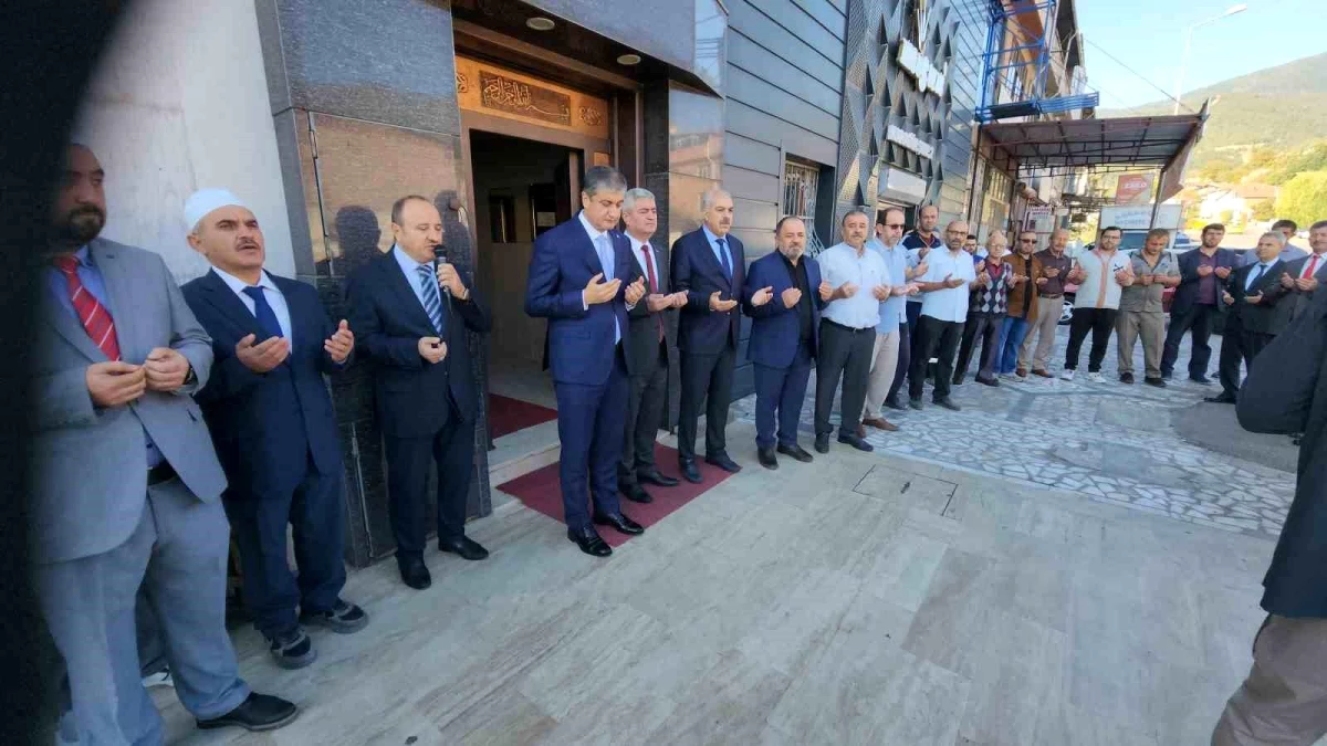Karabük Valisi Mustafa Yavuz, Ahilik Haftası\'nda esnafları ziyaret etti