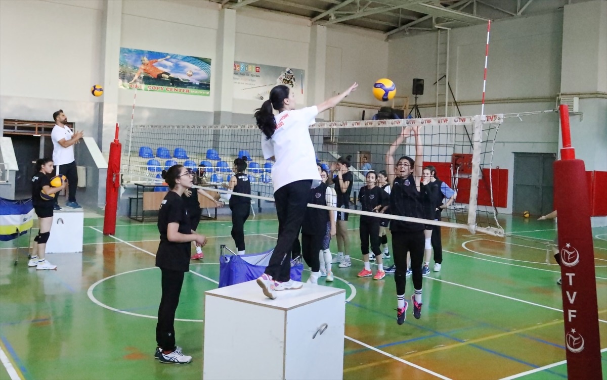Van Büyükşehir Belediyespor Kadın Voleybol Takımı Yeni Sezon Hazırlıklarına Başladı