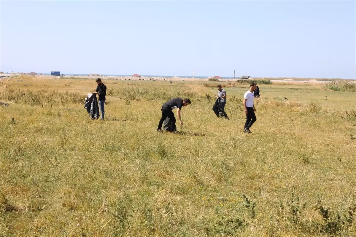 Van Kalesi ve Akköprü Deresi\'nde Temizlik Yapıldı