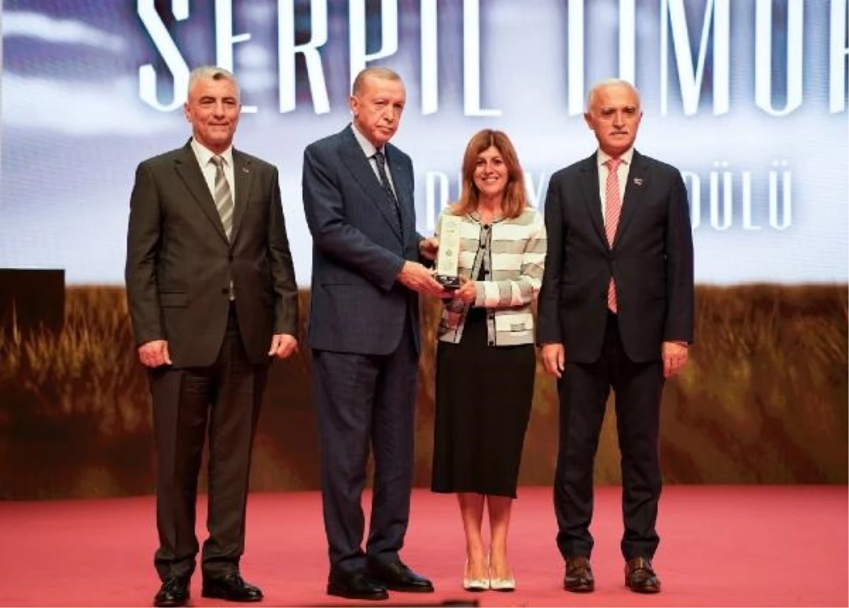 Vodafone Grubu CEO\'su Serpil Timuray, Dünya Türk İş Konseyi\'nden İş Dünyası Ödülü Aldı