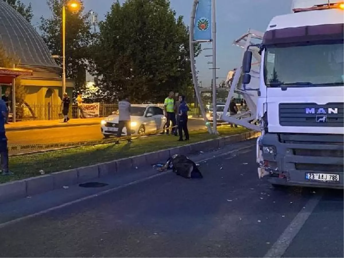 Malatya\'da TIR Kazası: Yolun Karşısına Geçmeye Çalışan Kişi Hayatını Kaybetti