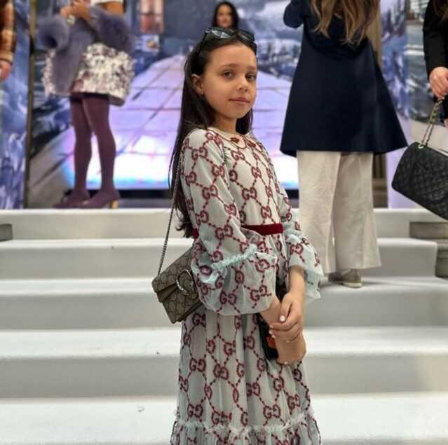 10 yaşındaki Tİktok fenomeni 2 milyon TL'lik kombiniyle ağızları açık bıraktı 10 yaşındaki Tİktok fenomeni 2 milyon TL'lik kombiniyle ağızları açık bıraktı