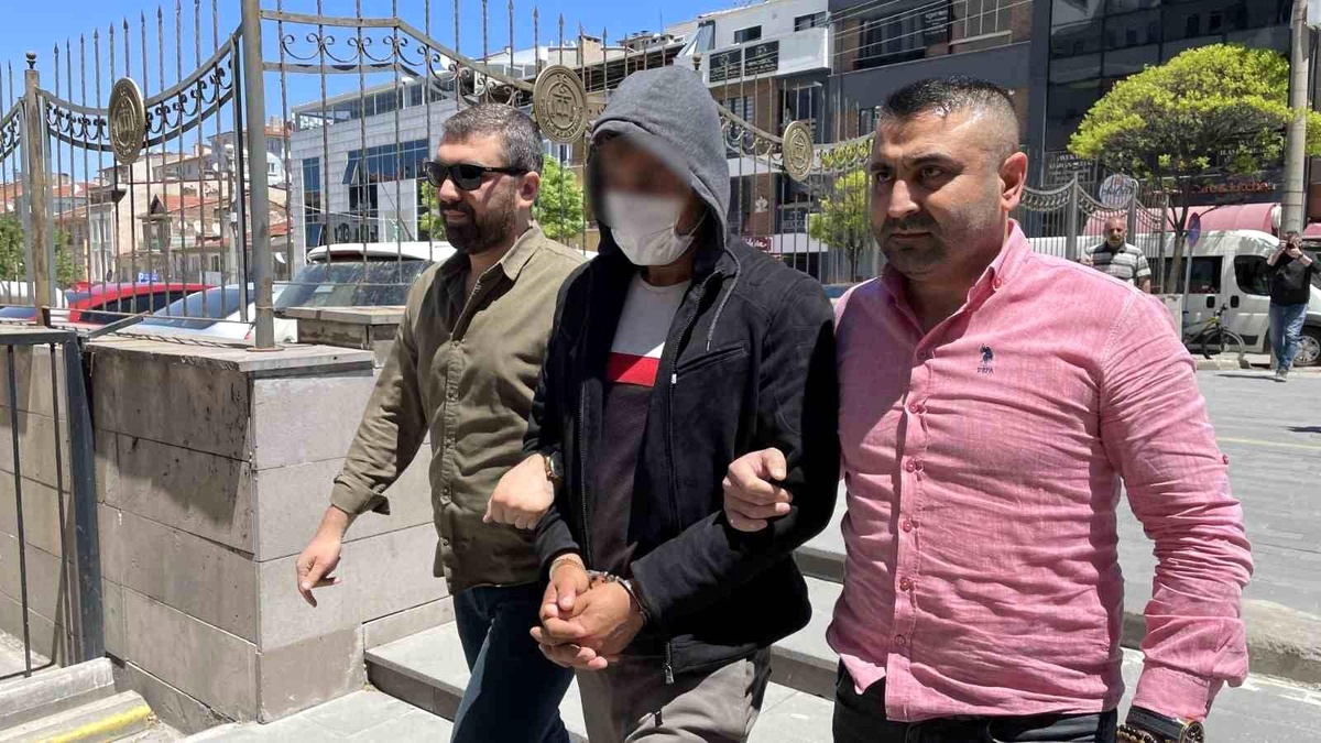 Eskişehir\'de pompalı tüfekle annesini öldüren çocuğun ve azmettiricisi babasının davası ertelendi