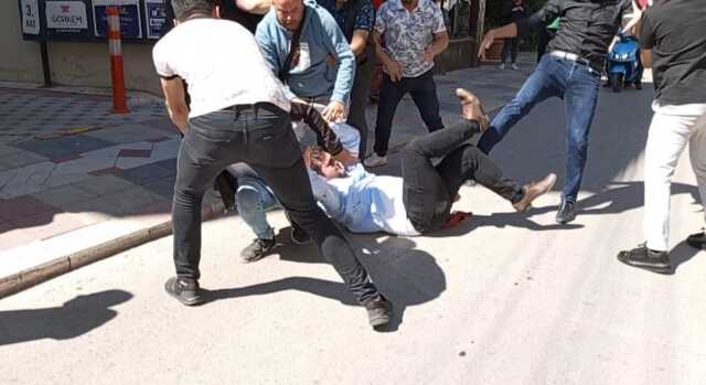 Aile Kavgası Afyonkarahisar'da Büyüdü Aile Kavgası Afyonkarahisar'da Büyüdü