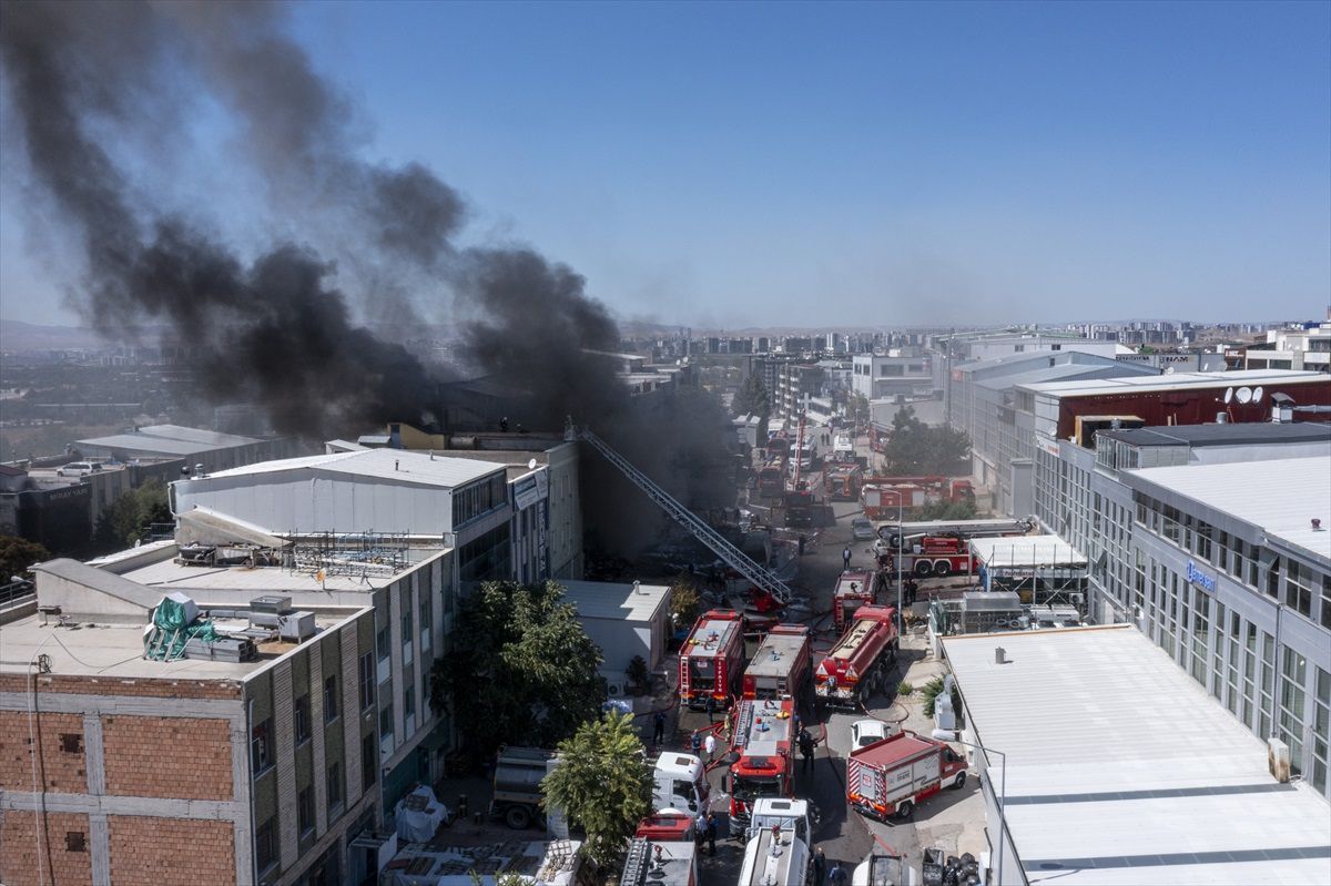 Ankara\'da Sanayi Sitesinde Çıkan Yangında 2 Kişi Hayatını Kaybetti