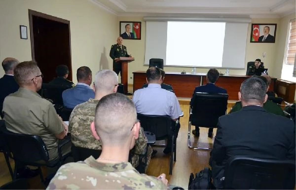 Azerbaycan Savunma Bakanlığı, Karabağ\'daki anti-terör operasyonunu askeri ataşelere anlattı