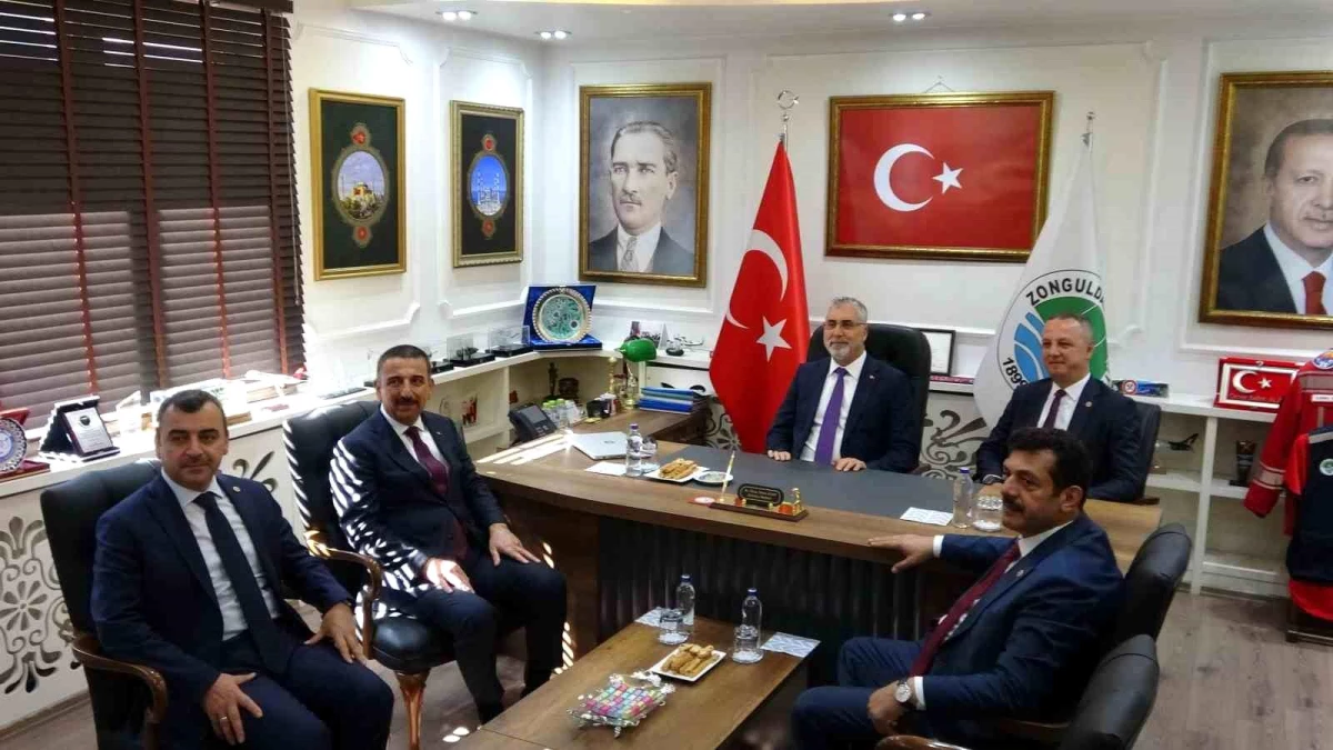 Çalışma ve Sosyal Güvenlik Bakanı Zonguldak\'ta 2 Bin İşçinin Alımı İçin TTK\'yı Ziyaret Etti