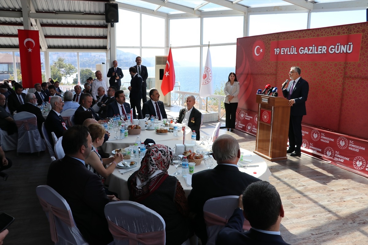 Bakan Işıkhan, Zonguldak\'ta gazilerle buluştu Açıklaması