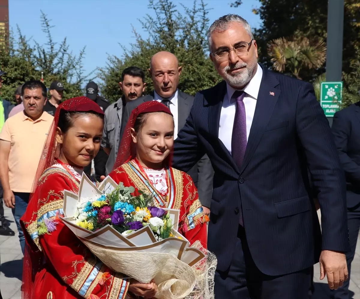 Bakan Işıkhan, Zonguldak\'ta partililerle buluştu Açıklaması