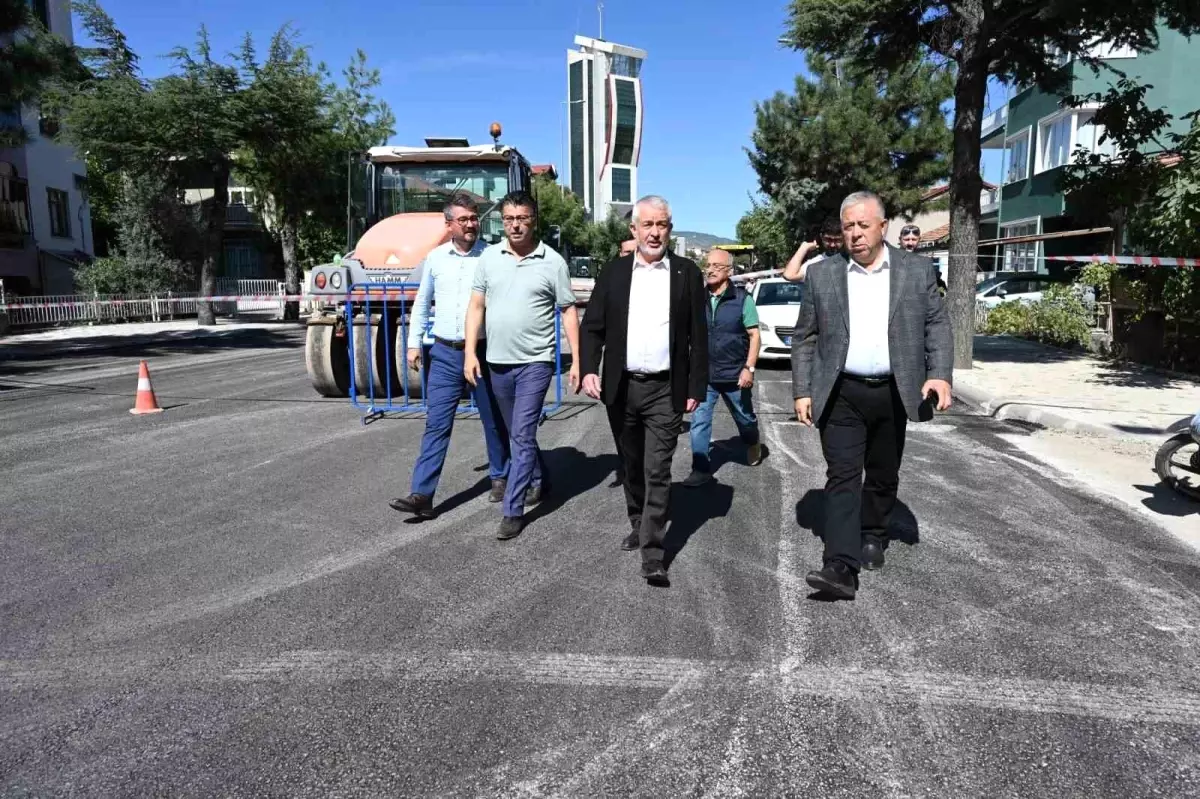 Isparta\'da 123. Cadde Asfalt Yenileme Çalışmaları Devam Ediyor