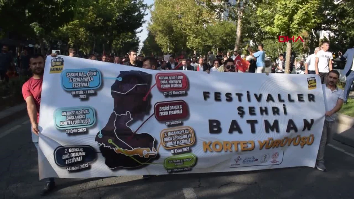 Batman\'da Festivaller İçin Kortej Yürüyüşü Düzenlendi