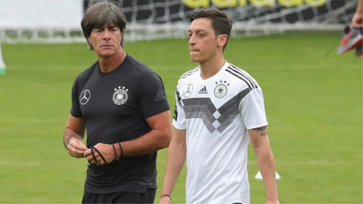 Mesut Özil ve Joachim Löw A Milli Takım\'ın başına geçeceği iddia ediliyor