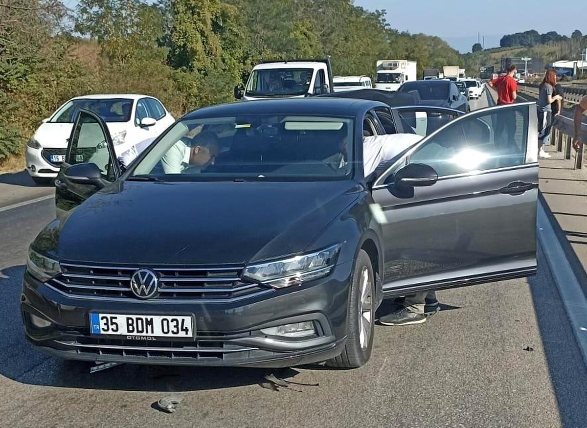 Bursa\'da iki otomobil çarpıştı: 7 kişi yaralandı