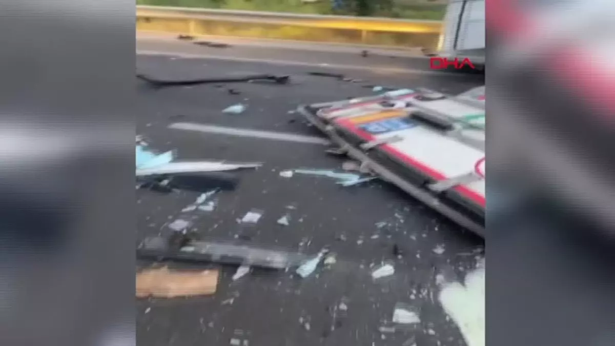 Bursa'da TIR ve otobüs çarpıştı: 2 ölü, 4 yaralı