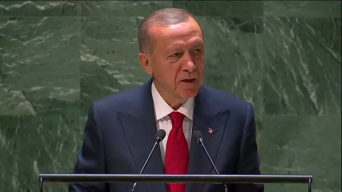 Cumhurbaşkanı Erdoğan: "Ermenistan-Azerbaycan arasındaki son olumsuz gelişmeyi kesinlikle kınıyorum ve bölgedeki gelişmelerin süratle sona ermesini...