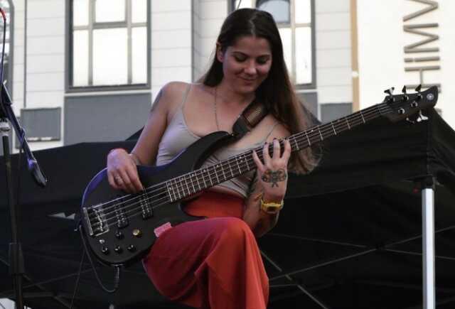 Deniz Tekin kimdir? Deniz Tekin kaç yaşında, nereli? Şarkıcı Deniz Tekin'in biyografisi!