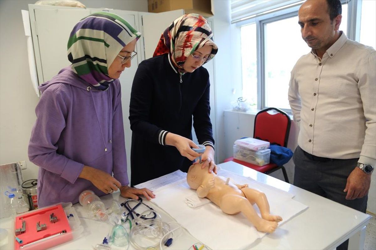 Diyarbakır\'da Yenidoğan Canlandırma Programı Eğitimi Verildi