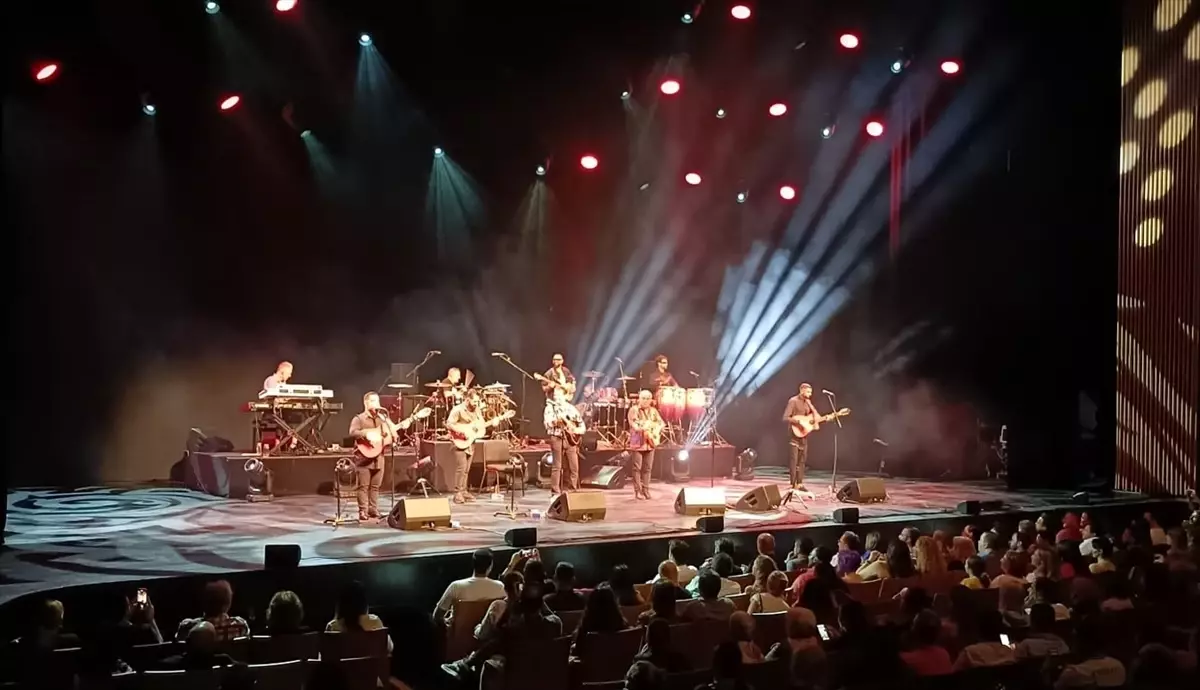 Dünyaca Ünlü Gipsy Kings, İstanbul\'da Konser Verdi