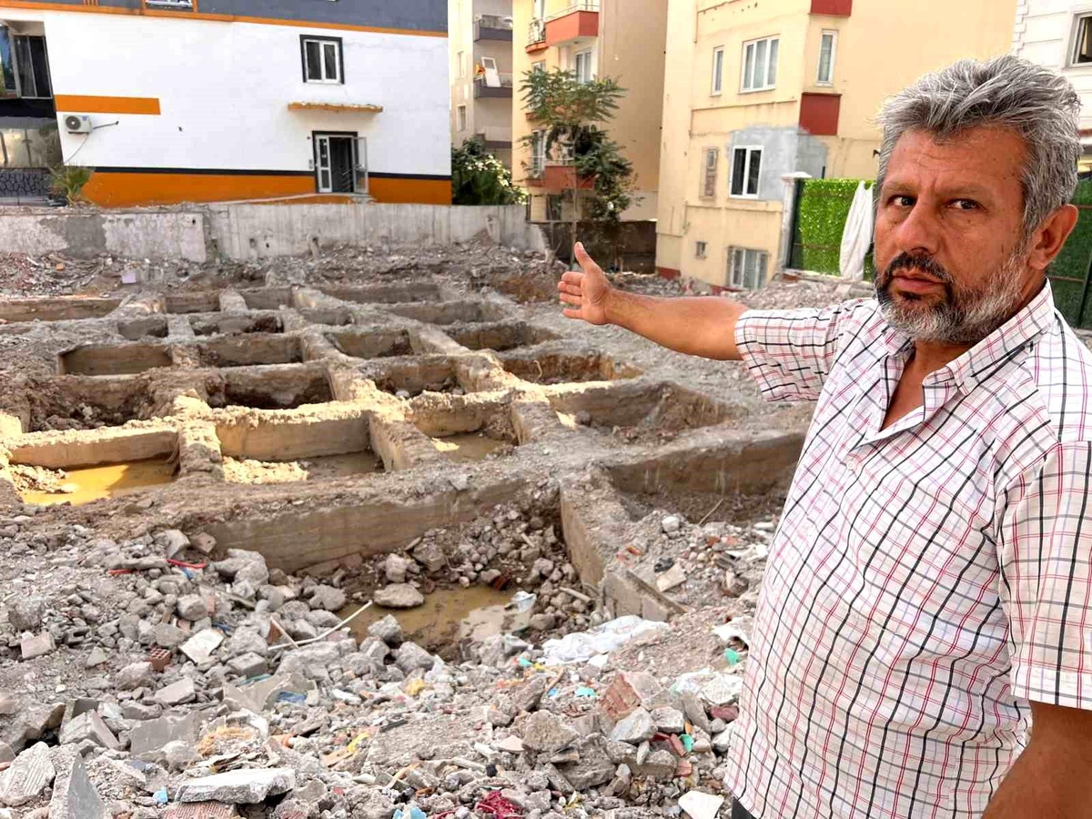 Kahramanmaraş\'ta Yıkılan Bina Enkazı Yarım Bırakıldı İddiası
