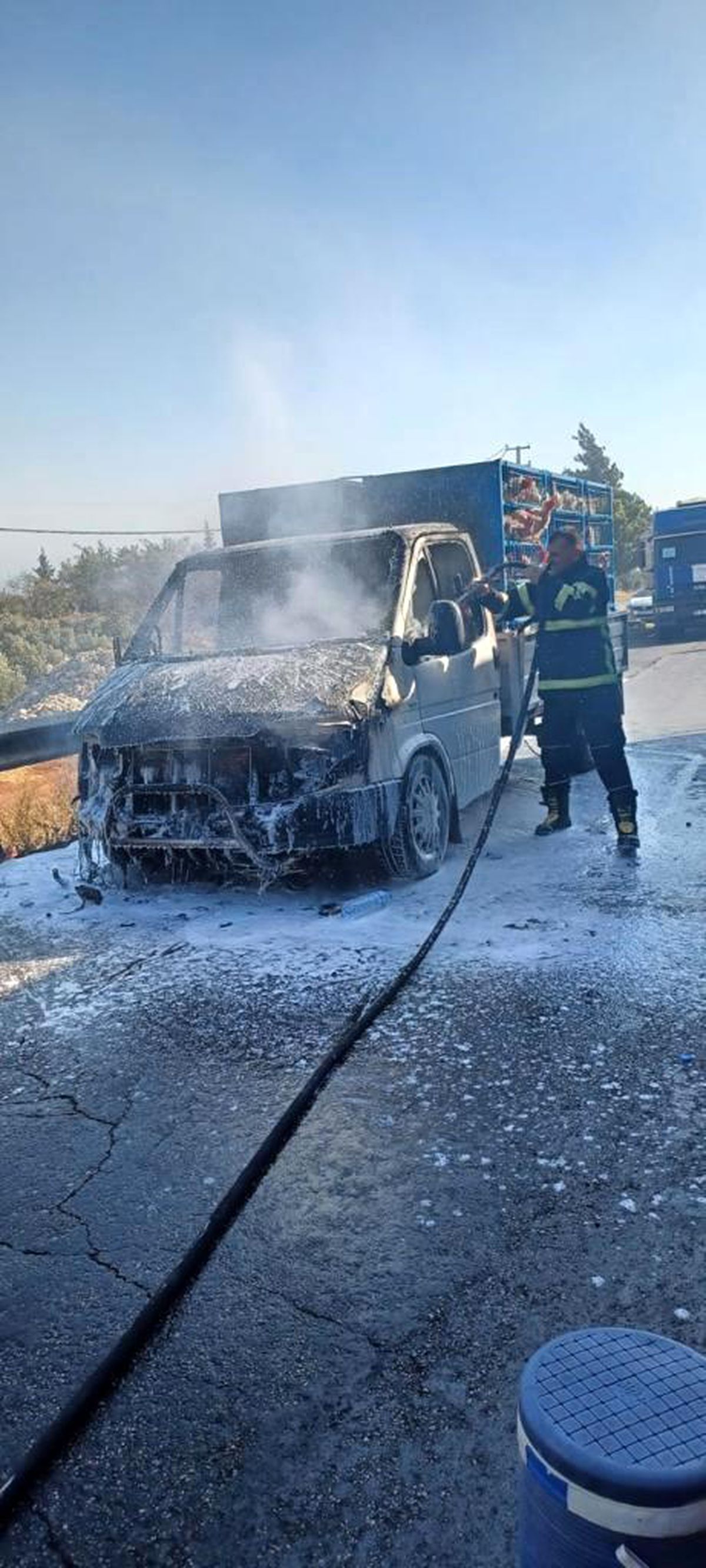 Hatay\'da kümes hayvanı yüklü kamyonette çıkan yangın söndürüldü