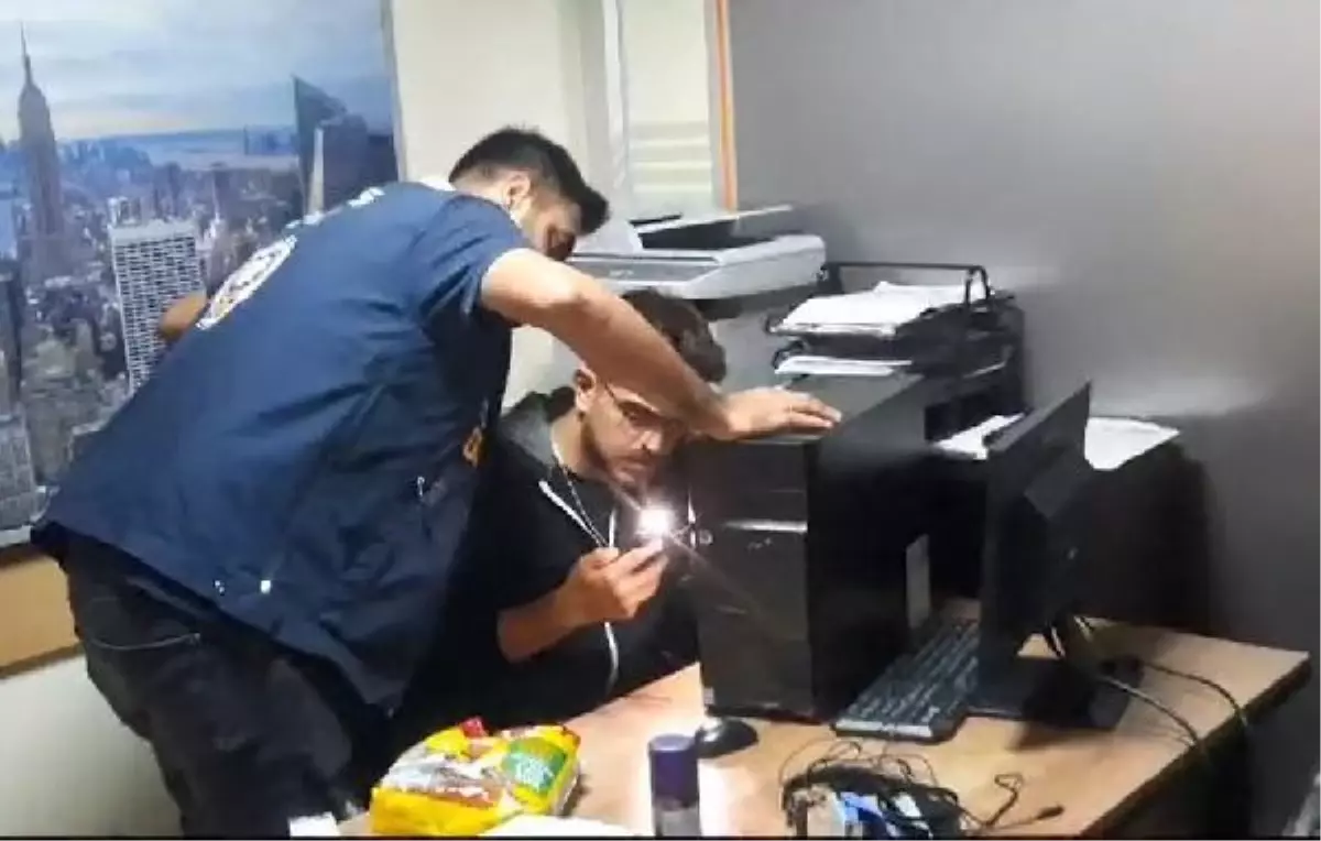 Kargo Dolandırıcılarına Operasyon: 5\'i Avukat 46 Kişi Gözaltına Alındı