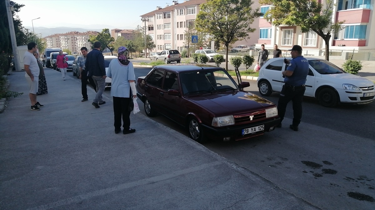 Karabük\'te park halindeki otomobile kurşun isabet etti
