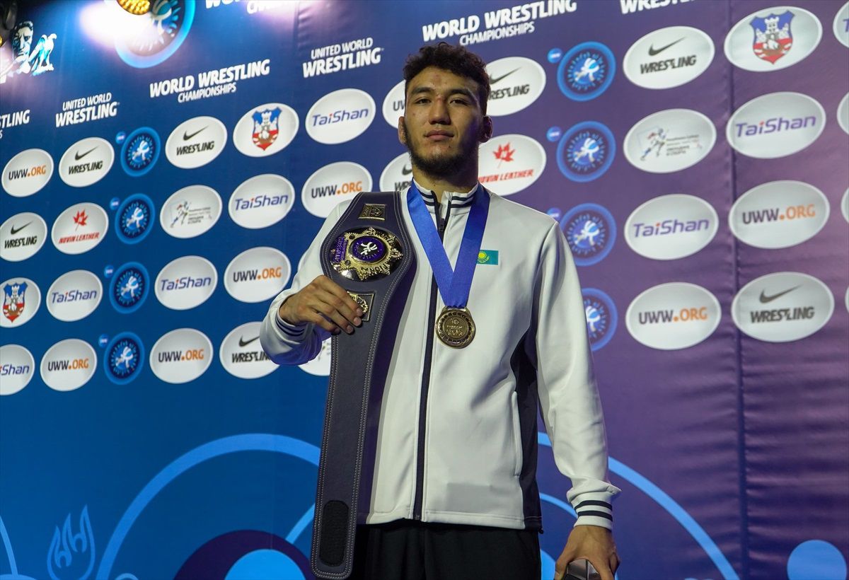 Kazak Sporcu Rizabek Aitmukhan Dünya Güreş Şampiyonası'nda Tarihi Bir Başarıya İmza Attı