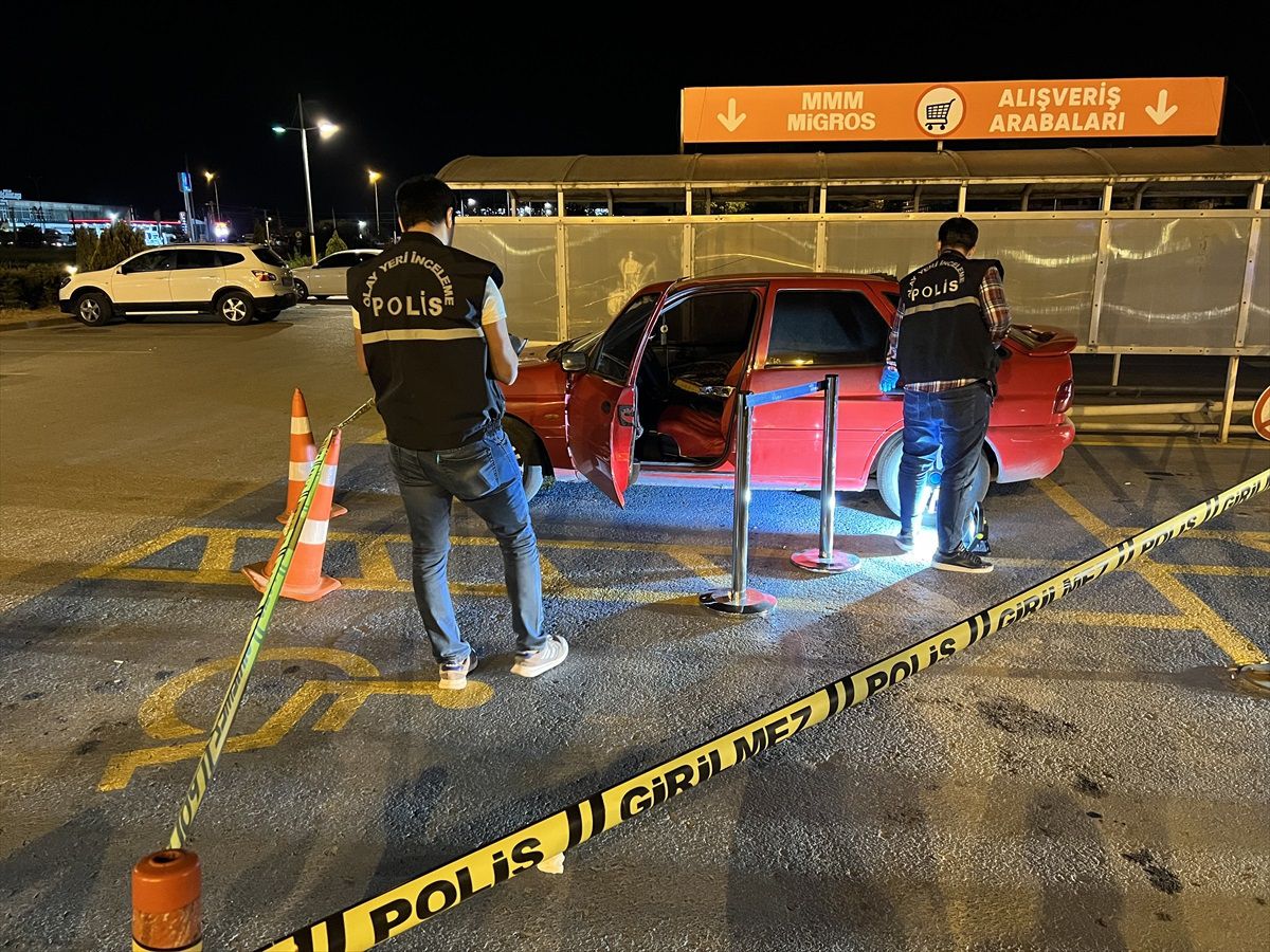 Kütahya\'da alışveriş merkezi otoparkında silahlı kavga: 1 yaralı