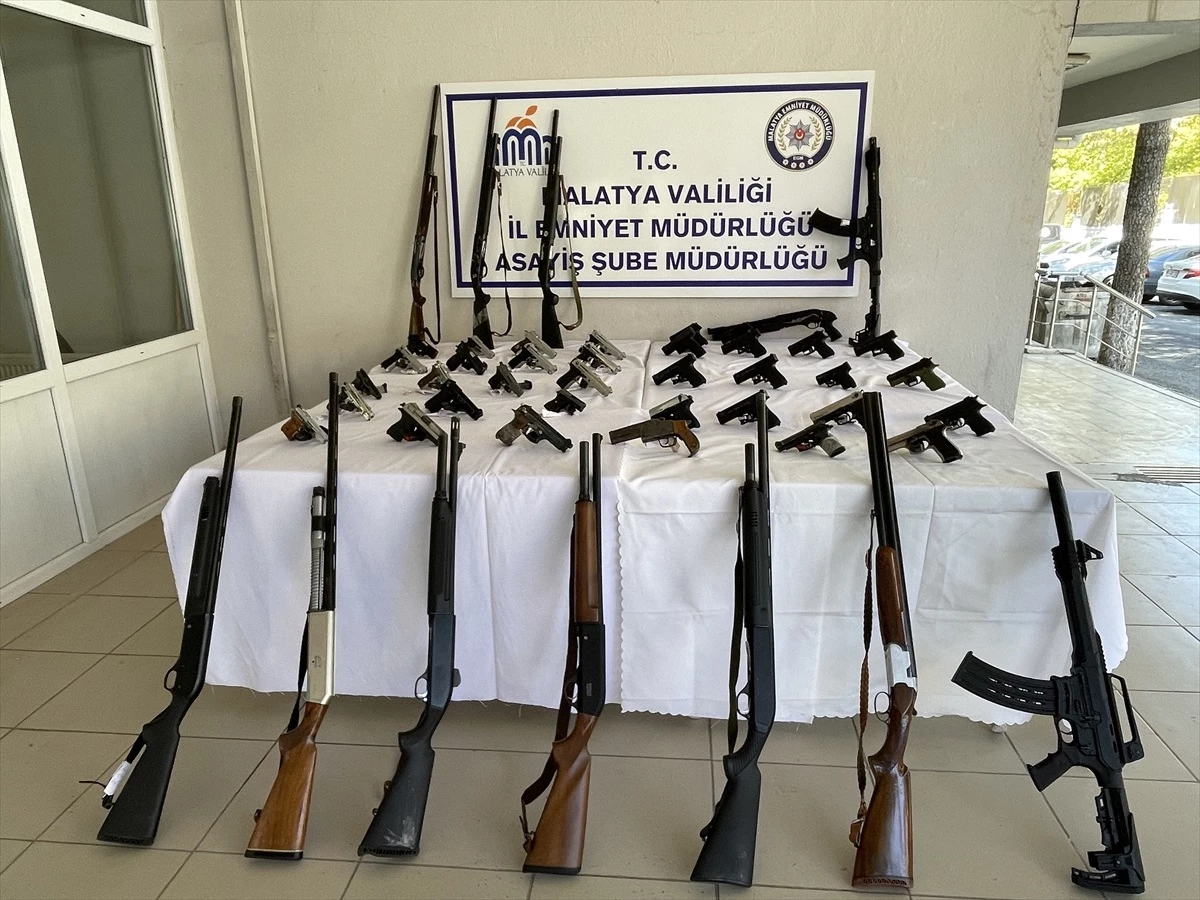 Malatya\'da 12 tüfek ve 35 tabanca ele geçirildi, 9 şüpheli tutuklandı